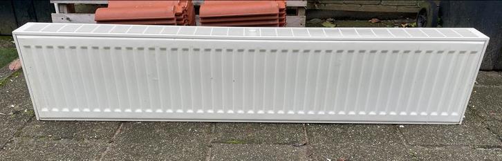 Radiator 140x30x10 T22, Doe-het-zelf en Verbouw, Verwarming en Radiatoren, Gebruikt, Radiator, 200 tot 500 watt, 30 tot 80 cm