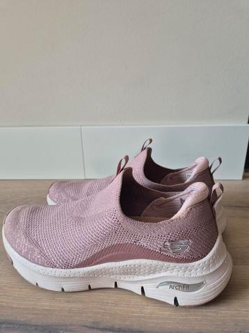 Sketchers Arch fit 37 beschikbaar voor biedingen