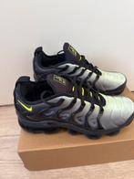Nike Air Vapormax Plus Zwart/Grijs/Neon -, Kleding | Heren, Schoenen, Ophalen of Verzenden, Zo goed als nieuw, Zwart, Sneakers of Gympen