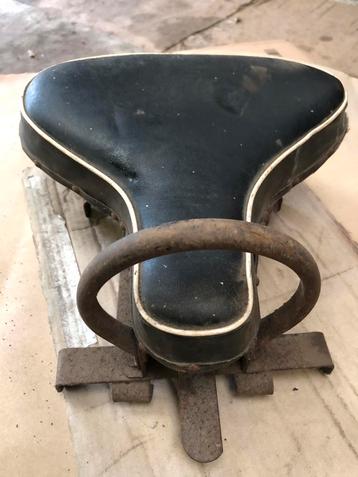 Vintage kinderzitje beschikbaar voor biedingen