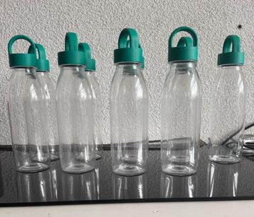 Set van 7 herbruikbare waterflesjes met groene dop beschikbaar voor biedingen