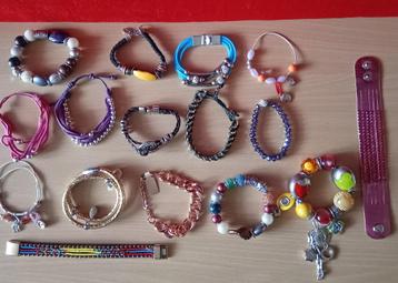 PARTIJ ARMBANDEN 16 stuks Strass,Bedels, zie FOTO's beschikbaar voor biedingen