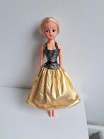 Feest jurk met riem voor sindy barbie fleur excl pop, Ophalen of Verzenden, Zo goed als nieuw, Kleertjes