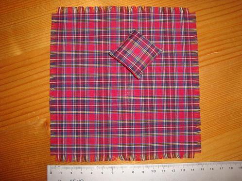 Poppenhuis plaid en kussen nieuw, Verzamelen, Poppenhuizen en Toebehoren, Nieuw, Decoratie, Ophalen of Verzenden