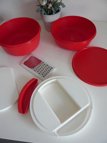 Tupperware Kitchenette / Rasp Kom Rood zgan  beschikbaar voor biedingen