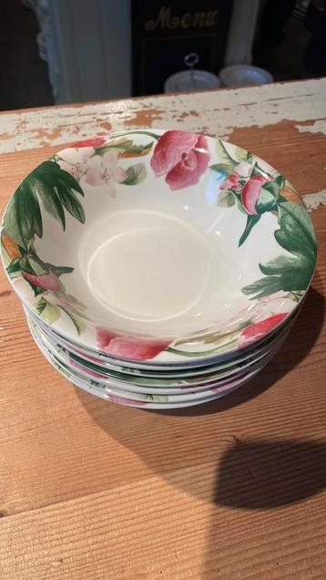 Zaterdag 8/11 LAATSTE SCHUURVERKOOP Wedgwood, Gien…. beschikbaar voor biedingen