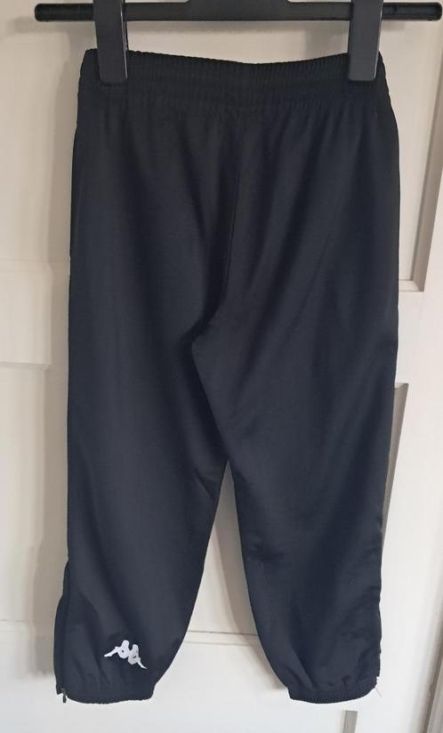 Kappa trainingsbroek maat 128 kleur zwart, Kinderen en Baby's, Kinderkleding | Maat 128, Zo goed als nieuw, Jongen of Meisje, Sport- of Zwemkleding