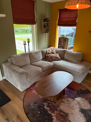 Nette ribstof hoekbank beige met loungegedeelte beschikbaar voor biedingen