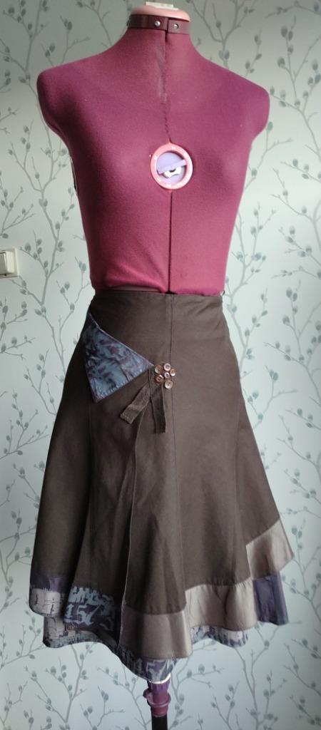 LISA CAMPIONE Gevoerd, Bruin Rokje maat 38, Kleding | Dames, Rokken, Zo goed als nieuw, Maat 38/40 (M), Bruin, Knielengte, Ophalen of Verzenden