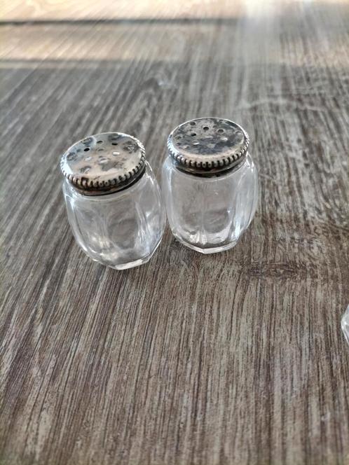 Antieke zilveren kristallen zout & peper vaatjes., Antiek en Kunst, Antiek | Goud en Zilver, Verzenden