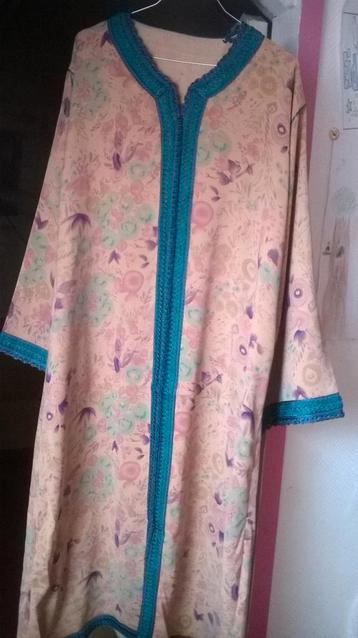 Kaftan zonder riem beschikbaar voor biedingen