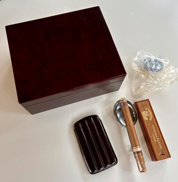 Humidor met Rook Parafernalia Sigaren Doos Sigaar Asbak Etui, Verzamelen, Rookartikelen, Aanstekers en Luciferdoosjes, Gebruikt