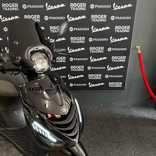 Piaggio Zip 50 Brom 4T 3V Glans zwart 2023 alpha led 3.046km, Fietsen en Brommers, Brommers | Tuning en Styling, Zo goed als nieuw