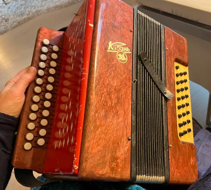 Russische Koeban trekharmonica - goede klank!!, Muziek en Instrumenten, Accordeons, Gebruikt, Knopaccordeon, Overige formaten