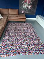Vilten bollen vloerkleed 160x230 cm - Handgemaakt, Huis en Inrichting, Stoffering | Tapijten en Kleden, Ophalen, Gebruikt, Wit