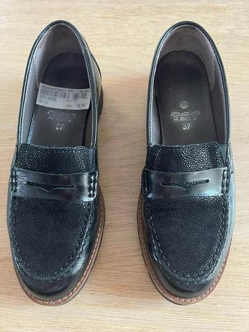 Zwarte instappers (lak en z.g.a.n) beschikbaar voor biedingen