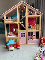 Houten poppenhuis met meubels en gabby poppenhuis poppen, Kinderen en Baby's, Speelgoed | Poppenhuizen, Ophalen, Gebruikt, Poppenhuis