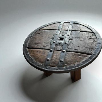 Brutalist Spaanse wagenwiel tafel 18e eeuw beschikbaar voor biedingen