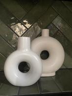 2 witte vazen h&m home, Wit, Aardewerk of Porselein, Ophalen of Verzenden, Zo goed als nieuw