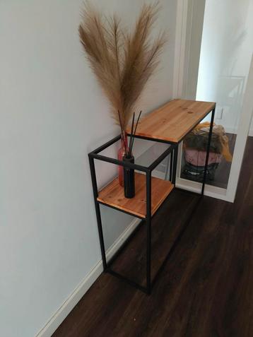 Industriële look - sidetable beschikbaar voor biedingen