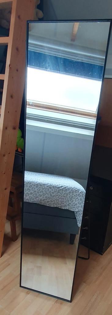 Mooie zwarte Ikea Karmsund spiegel., Huis en Inrichting, Woonaccessoires | Spiegels, Zo goed als nieuw, Rechthoekig, Ophalen