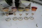 5 antieke  kristallen  gekleurde glazen Ø 6 x 14.5 cm goud, Antiek en Kunst, Antiek | Glas en Kristal, Ophalen of Verzenden