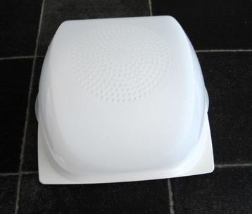 Kaasdoos Tupperware beschikbaar voor biedingen