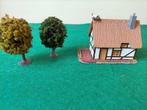 H0 modelbouw vakwerkhuis met ooievaarsnest, Hobby en Vrije tijd, Overige merken, Gelijkstroom, Brug, Tunnel of Gebouw, Ophalen of Verzenden