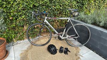 Trek 1200SL aluminium met nieuwe banden-Shimano afgemonteerd beschikbaar voor biedingen
