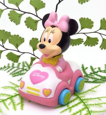 Disney Baby Minnie Mouse zit in een leuke mini autootje. beschikbaar voor biedingen