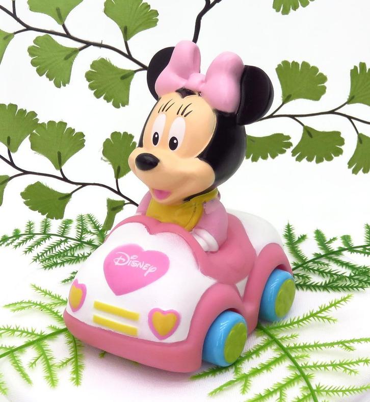 Disney Baby Minnie Mouse zit in een leuke mini autootje., Hobby en Vrije tijd, Feestartikelen, Nieuw, Versiering, Geboorte of Huwelijk