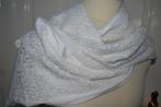 shawl, mooie (room) witte langwerpige omslagdoek met kant, Ophalen of Verzenden, Zo goed als nieuw, Sjaal