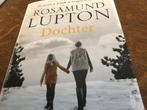 Rosamund Lupton twee boeken. Dochter  5 euro en zusje 3 eur, Rosamund Lupton, Ophalen of Verzenden, Zo goed als nieuw, Nederland