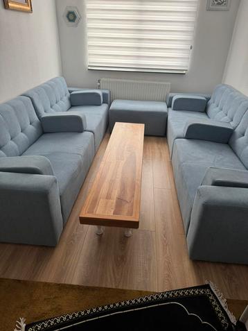 2x 4 zitsbank lichtblauw beschikbaar voor biedingen