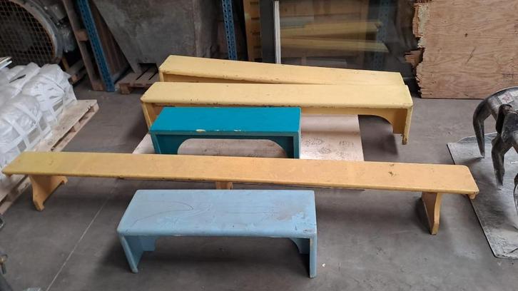 5 Vrolijk gekleurde kinderbankjes kleuter peuter, Kinderen en Baby's, Kinderkamer | Tafels en Stoelen, Gebruikt, Stoel(en), Ophalen
