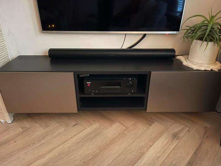 IKEA Besta TV meubel met bronzen deurtjes, Huis en Inrichting, Kasten | Televisiemeubels, Gebruikt, Minder dan 100 cm, 150 tot 200 cm