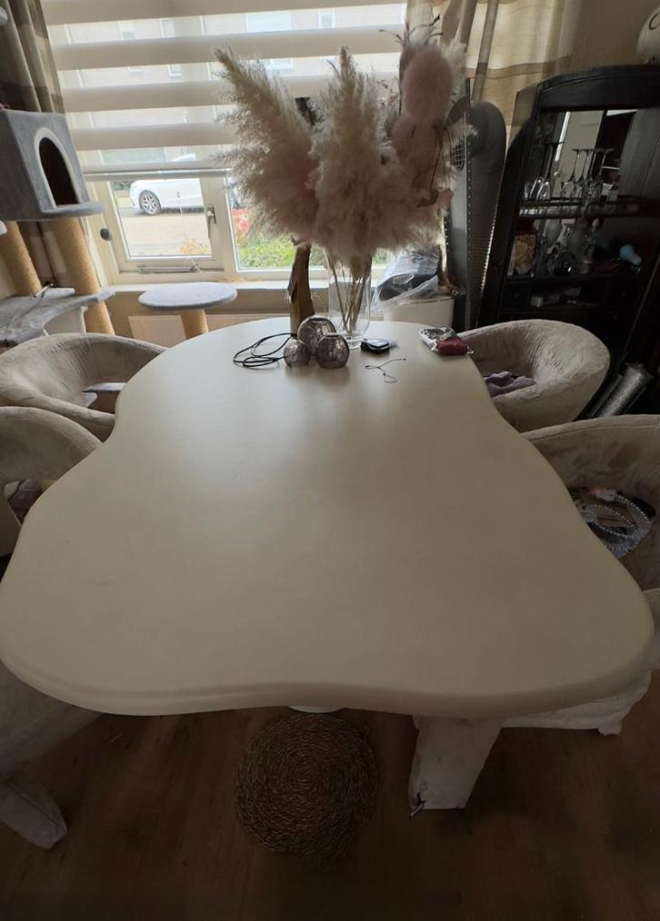 Organische gevormde betonlooktafel 100x170 cm, Huis en Inrichting, Tafels | Eettafels, Zo goed als nieuw, 100 tot 150 cm, 50 tot 100 cm