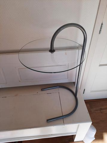Vier tafeltjes nachtkastje ikea type ry,lees de beschrijving beschikbaar voor biedingen
