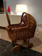 poppenwagen rotan, tip voor sinterklaas, Kinderen en Baby's, Speelgoed | Poppen, Ophalen of Verzenden, Zo goed als nieuw, Babypop