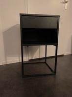 Ikea Vikhammer nachtkastje zwart, Huis en Inrichting, Slaapkamer | Nachtkastjes, Ophalen, Zo goed als nieuw, Minder dan 45 cm