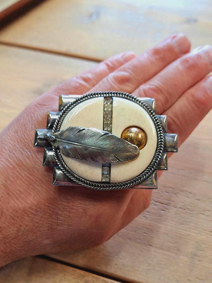 Pracht Ermani Bulatti Art Nouveau metalen Revival broche😍, Sieraden, Tassen en Uiterlijk, Broches, Gebruikt, Overige materialen