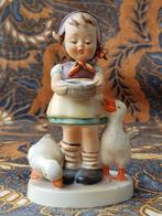 Meisje met eenden oud vintage Goebel Hummel beeldje 11,3 cm., Ophalen of Verzenden