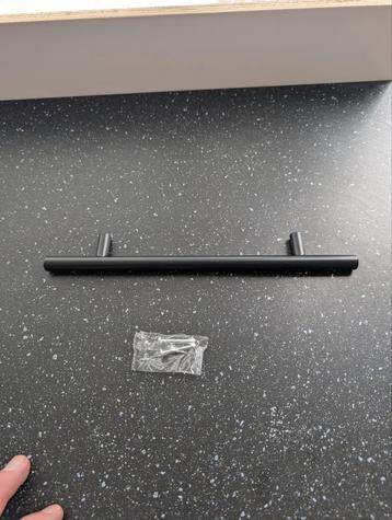 19 zwarte keukengrepen nieuw. Gat afstand 160 mm beschikbaar voor biedingen