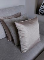 3 Goudkleurige kussens Hotel chique 45x45 cm, Huis en Inrichting, Ophalen of Verzenden, Zo goed als nieuw, Vierkant