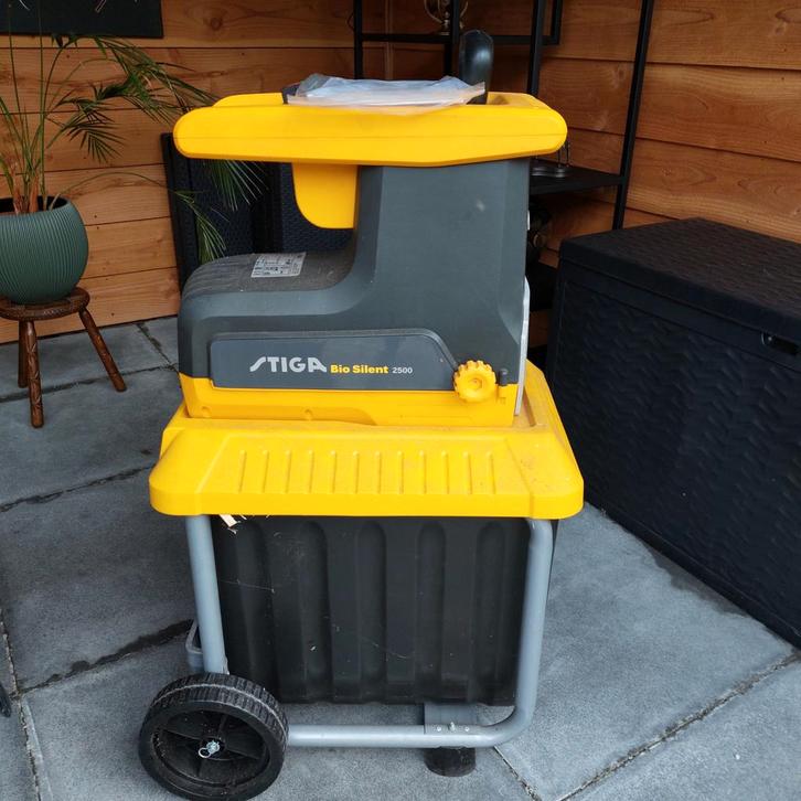 Stiga electrische hakselaar Bio Silent 2500 + gebruiksaanw., Tuin en Terras, Hakselaars, Gebruikt, Elektrisch, Met opvangbak, Ophalen