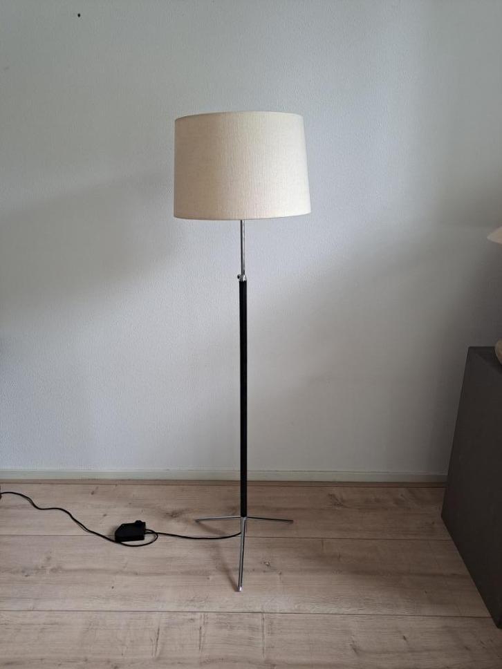 Santa & Cole    Pie de Salon  Design  Lamp, Huis en Inrichting, Lampen | Vloerlampen, Zo goed als nieuw, 100 tot 150 cm, Metaal