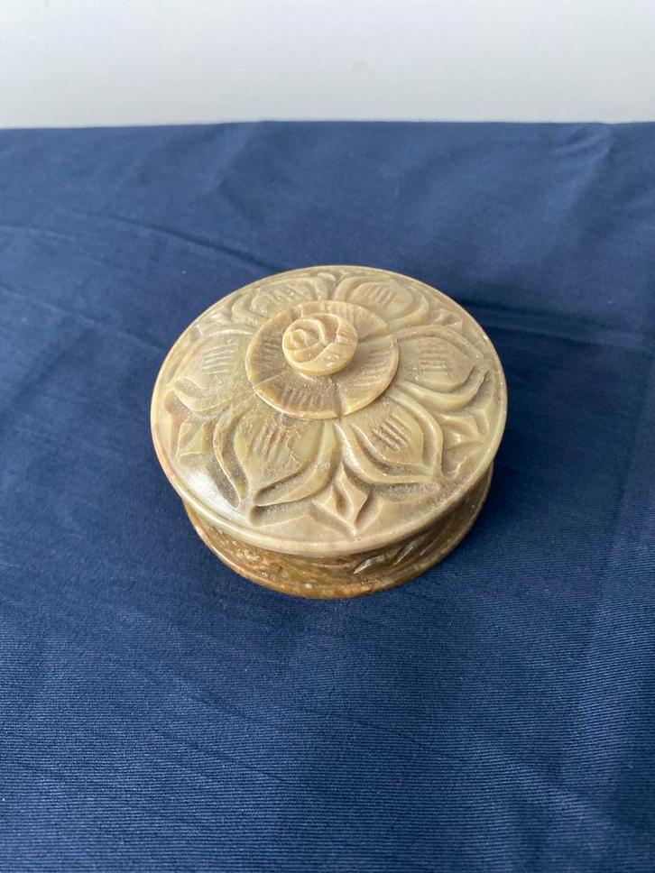 Snuisterijen doosje van speksteen, Antiek en Kunst, Curiosa en Brocante, Ophalen of Verzenden