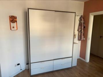 Zeer nette kledingkast klerenkast garderobe linnenkast beschikbaar voor biedingen