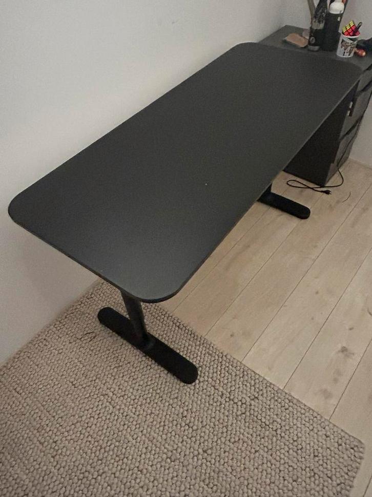 IKEA Bekant Bureau 140x60 - Gebruikt, Huis en Inrichting, Bureaus, Gebruikt, Bureau, In hoogte verstelbaar, Ophalen