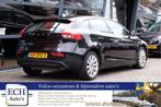 Volvo V40 T3 150 pk Momentum, Navi, Bluetooth, 17 inch, Voorwielaandrijving, Gebruikt, 4 cilinders, Leder en Stof